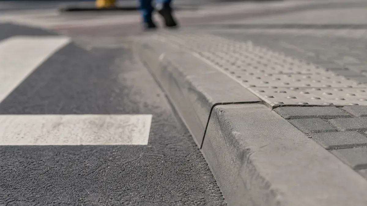 Ponad 2,5 mln zł na drogę w Spytkowicach. Jest chodnik i nowa nawierzchnia