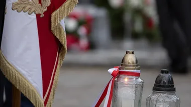Poczty sztandarowe przeszły pod Pomnik Katyński. Obchody w Nowym Targu