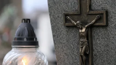 Odrestaurowany cmentarz Jungenfeldów ma tablicę Szlaku Polsko-Węgierskiego