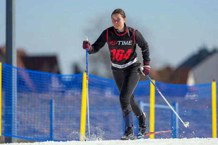 Zimowa rywalizacja na KOLE – 71 młodych biegaczy w Miejskich Igrzyskach Szkół Podstawowych
