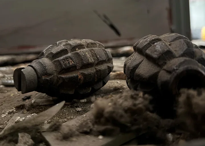 Dwa granaty znalezione w Miejskiej Hali Lodowej - prace budowlane ujawniły niewybuchy