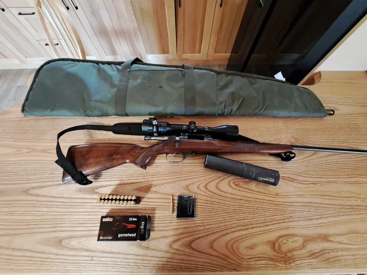 Nocna akcja w Ludźmierzu - kontrterrorystów wezwano do bacówki, znaleziono broń i dwa zastrzelone jelenie