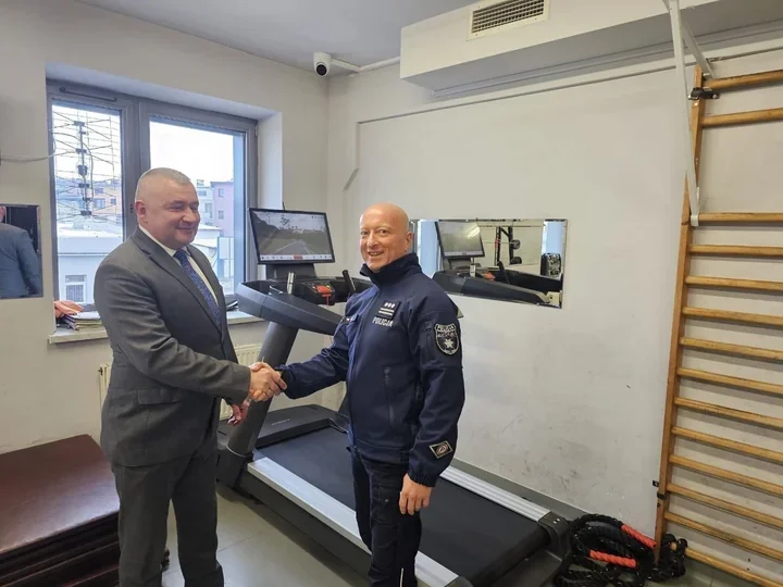 Nowa bieżnia i kettlebells trafiły do Komendy Powiatowej Policji w Nowym Targu