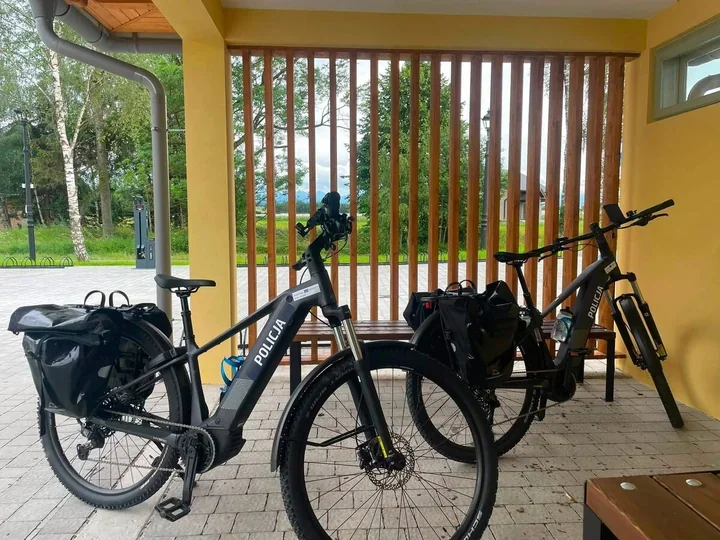 Rowerowy patrol KPP w Nowym Targu pilnuje trasy ku Słowacji
