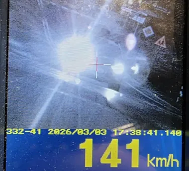 141 km/h w terenie zabudowanym - kierowca stracił prawo jazdy