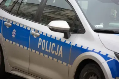 Trzy interwencje policji na Podhalu. Alkohol, chodnik i uderzenie w radiowóz