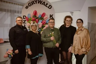 W remizie OSP w Grywałdzie - policja i GOPS uczyły kobiet procedur bezpieczeństwa