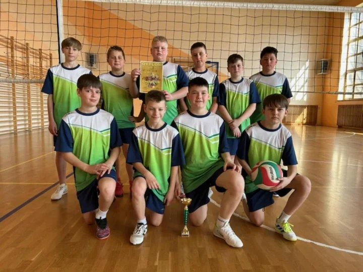 Turniej mini siatkówki w Krośnicy – SP1 Krościenko zwycięzcą i awans do powiatu