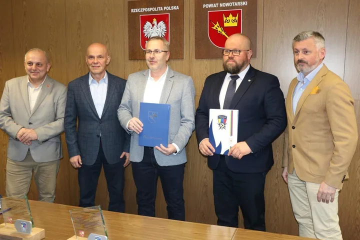 Powiat docenia sportowców – umowy wsparcia dla Podhala, Lubania i Świtu