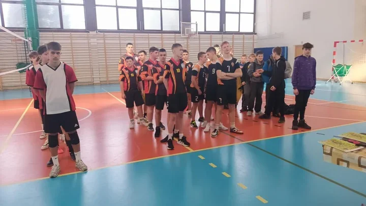 Młodzi siatkarze walczyli w Czarnym Dunajcu – awans SP Pieniążkowice i SP Załuczne