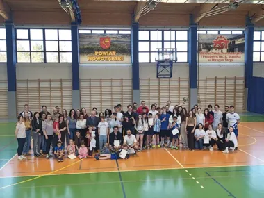 Sport, zabawa i edukacja na Arenie – dzień ruchu dla dzieci z pieczy zastępczej