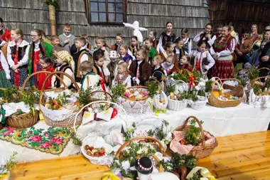Przy muzeum święcenie pokarmów zamieniło się w żywą lekcję tradycji