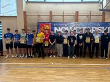 Szkolne drużyny tenisa stołowego walczyły w Hali Gorce o awans do półfinału