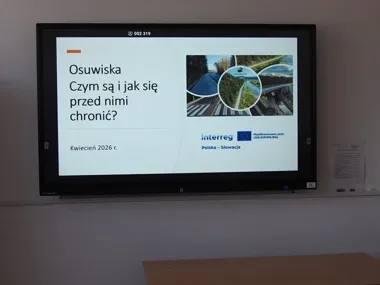 Osuwiska i geologia w szkolnej sali. Lekcja dotyczyła stromych zboczy